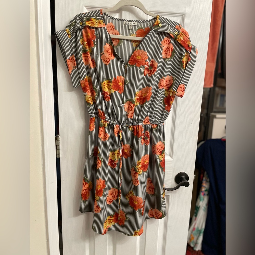 New Glory women’s lightweight short sleeve dress. Size M, excellent condition